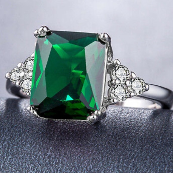 New 925 Sterling Silver Emerald Ring - Picture 2 of 11